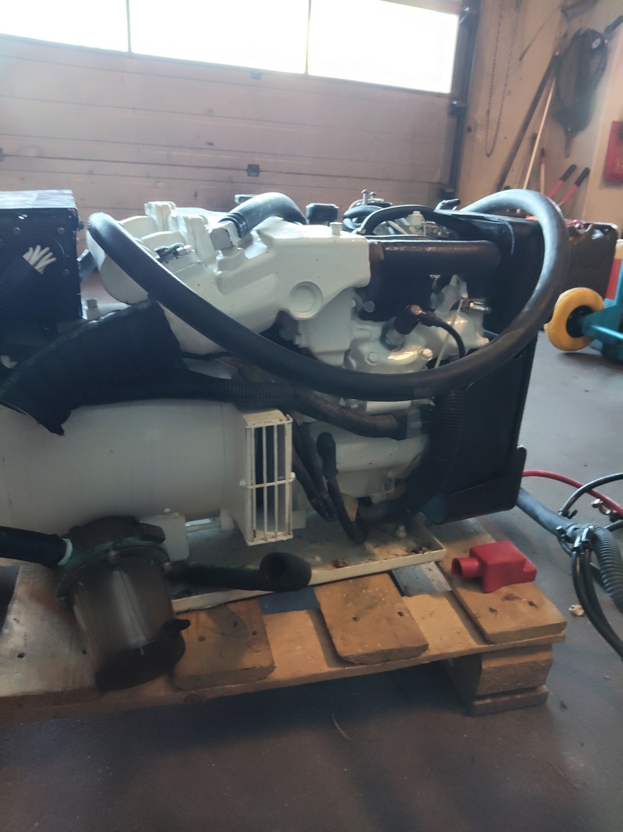 edullinen  vene generaattori Kohler  ,  Mercruiser  636  180 hp tuboD  , merivaihde Volvo MS3 /4 1,93