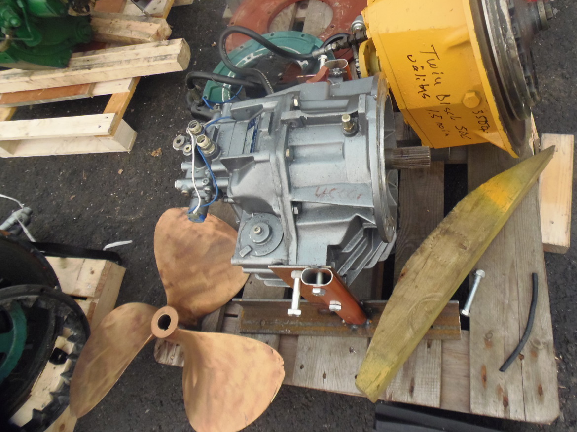 YANMAR MERIDIESELIN  MERIVAIHTEITA  120 HP ASTI  MYÖS PIENIÄ  KP 2  KP 3
