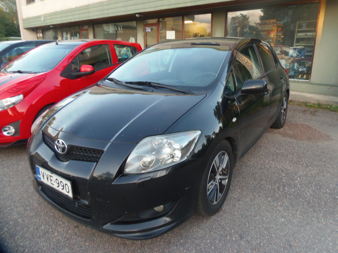 TOYOTA AURIS